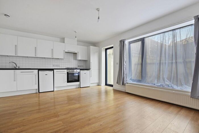 3 Bedroom Flat To Rent In Mill Lane London, NW6