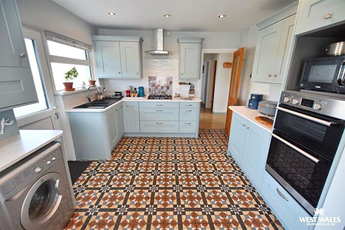 3 Bedroom Detached Bungalow For Sale In Silverstream Drive, Hakin, Milford Haven, SA73