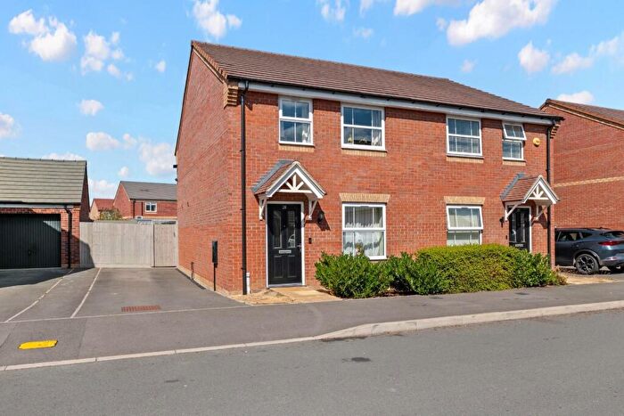 3 Bedroom Semi-Detached House For Sale In Firefly Road, Southam, CV47