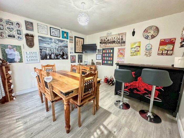 4 Bedroom Detached House For Sale In Alderwood Close, Crynant, Neath, SA10