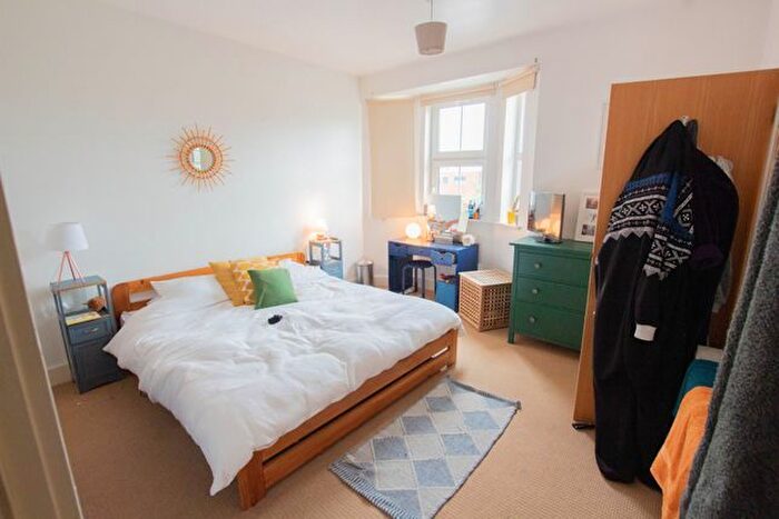 3 Bedroom Semi Detached House To Rent In Twickenham Road, London, E11