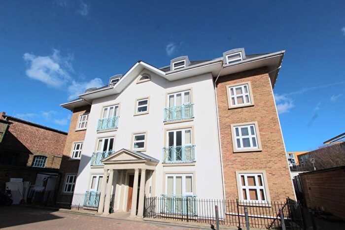 2 Bedroom Flat To Rent In Richmond Court, High Street, Hornsey, London, N8