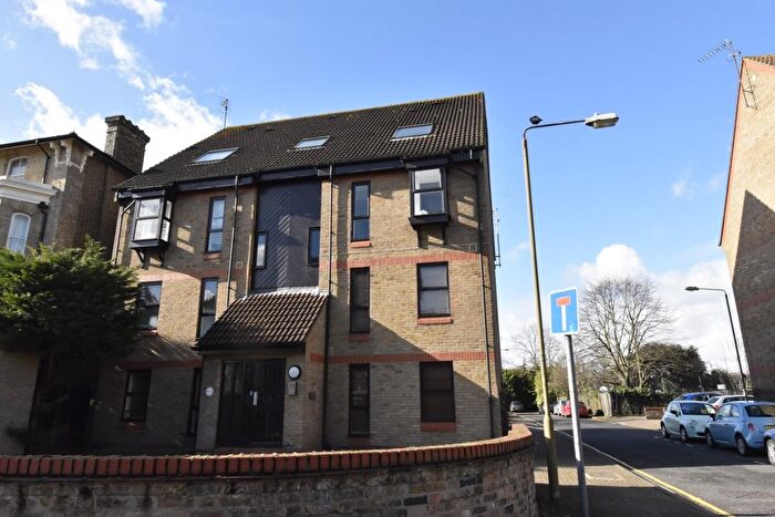 Studio To Rent In Vanbrugh Park Road West, Blackheath, SE3