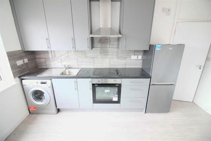 1 Bedroom Flat To Rent In Green Parade, Whitton Road, Hounslow, TW3