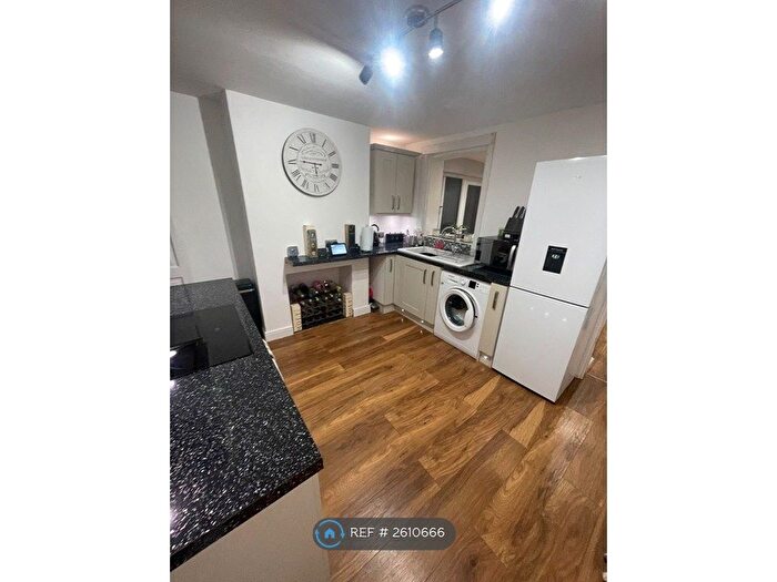 2 Bedroom End Of Terrace House To Rent In Castle Street, Greenhithe, DA9