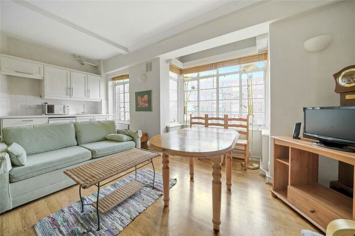 Flat To Rent In Rossmore Court, Park Road, NW1