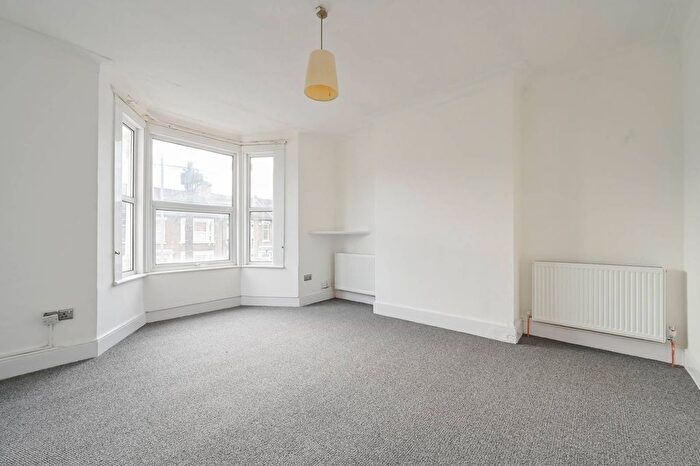 2 Bedroom Flat To Rent In Leytonstone, Leytonstone, London, E11