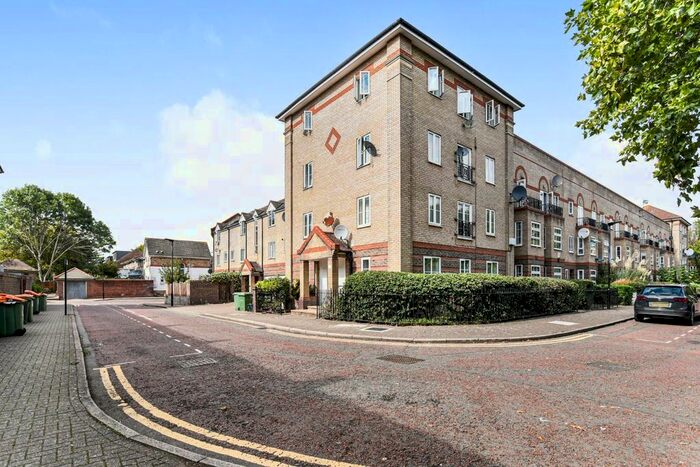 2 Bedroom Flat To Rent In Ambassador Gardens, London, E6