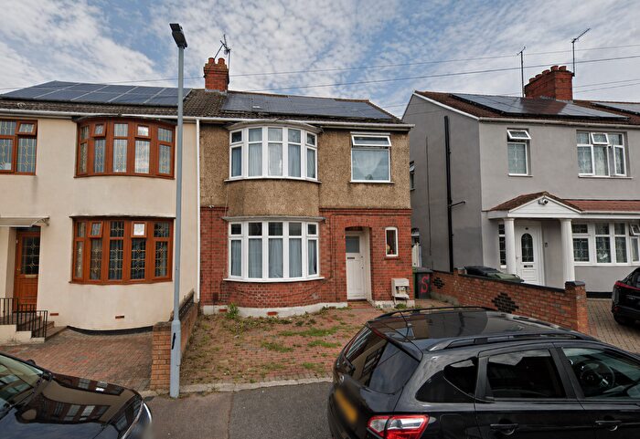 3 Bedroom Semi Detached House To Rent In Ascot Road, Luton, Bedfordshire, LU3