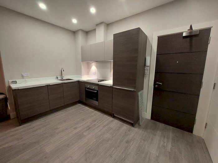 2 Bedroom Flat To Rent In Greenleigh Court, Dawson Square, Leeds, LS28