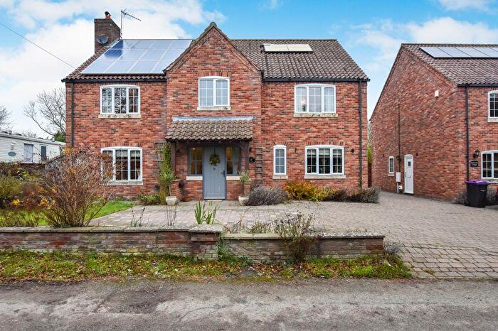 5 Bedroom Detached House For Sale In The Olde Forge, Kirkby Underwood Road, Aslackby, NG34