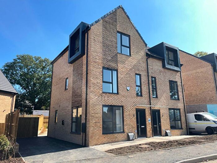 4 Bedroom Semi-Detached House To Rent In Frank Wright Close, Sheffield, S2