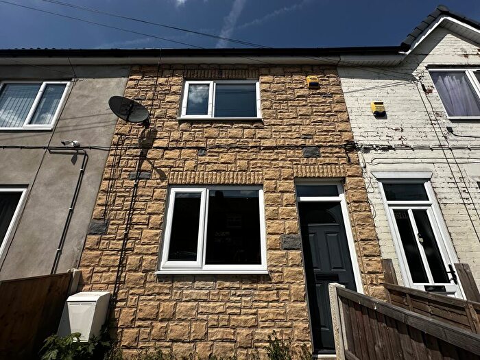 3 Bedroom House To Rent In Staveley Street, Edlington, Doncaster, DN12