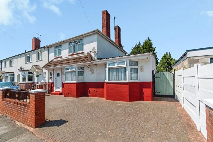 4 Bedroom End Terrace House For Sale In Stanbury Avenue, Wednesbury, West Midlands, WS10