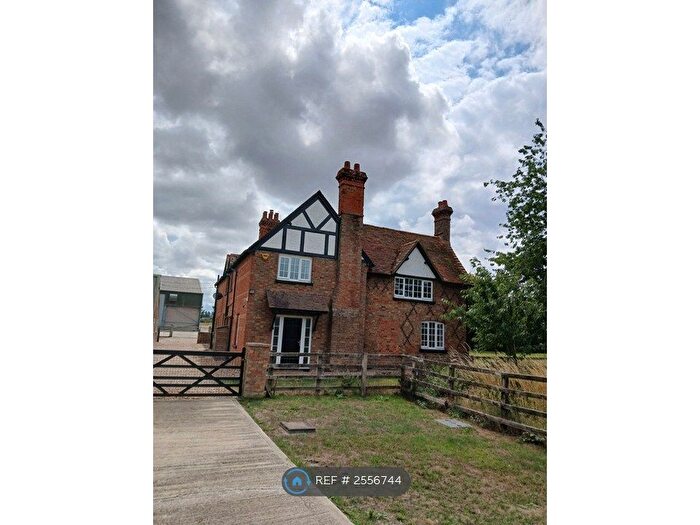 4 Bedroom Detached House To Rent In Ledburn Farmhouse, Ledburn, Leighton Buzzard, LU7