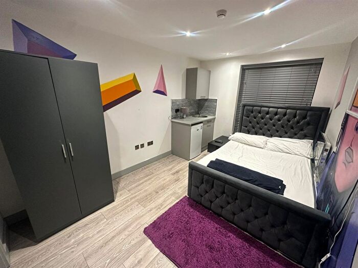 Studio To Rent In Lewisham Way, London, SE14