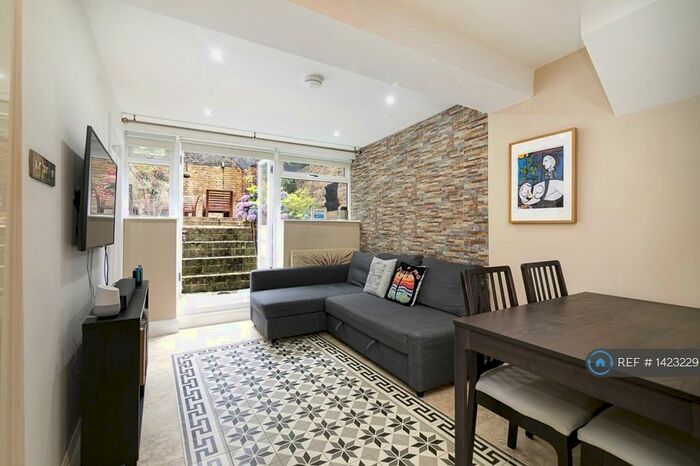 2 Bedroom Flat To Rent In Tomlins Grove, Bow, London, E3