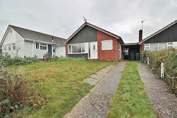 2 Bedroom Detached Bungalow For Sale In Hart Plain Avenue, Cowplain, PO8