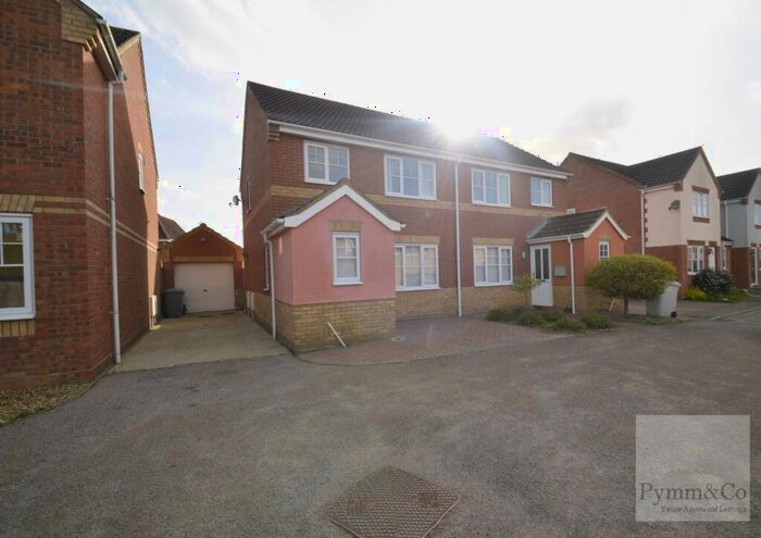 3 Bedroom Semi-Detached House To Rent In Walsingham Drive, Thorpe Marriott, NR8