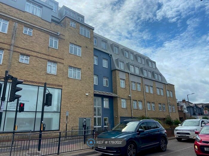 3 Bedroom Flat To Rent In Bluepoint Court, Harrow, HA1