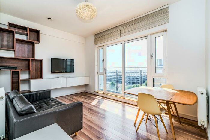 2 Bedroom Apartment To Rent In Sapphire Court, Ocean Village, SO14