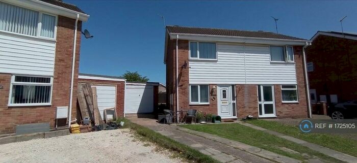 2 Bedroom Semi-Detached House To Rent In Dunscroft Grove, Rossington, Doncaster, DN11