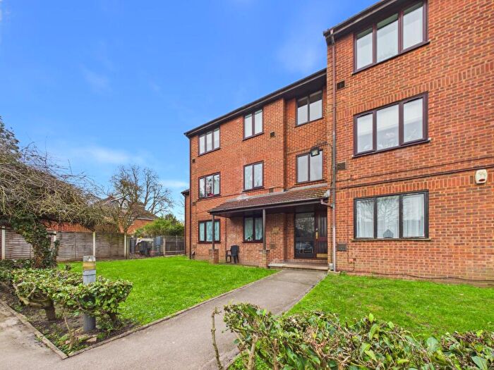 1 Bedroom Apartment For Sale In The Lawns, Old Bath Road, Colnbrook, Berkshire, SL3