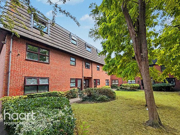 1 Bedroom Apartment To Rent In Diamond Court, Park Lane, Hornchurch, RM11