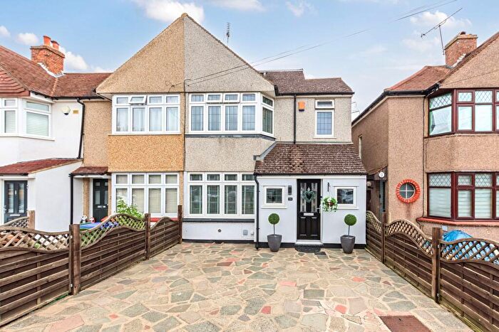 4 Bedroom End Of Terrace House For Sale In Burns Avenue, Sidcup, DA15