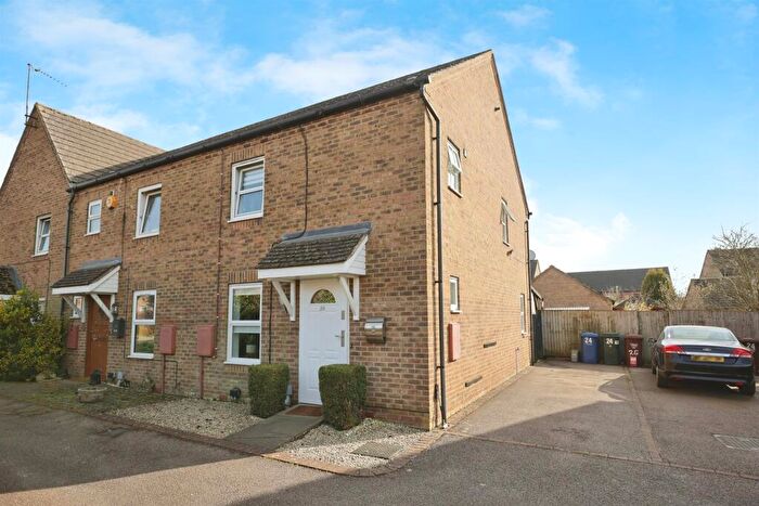 3 Bedroom End Of Terrace House For Sale In Winston Drive, Banbury, OX17