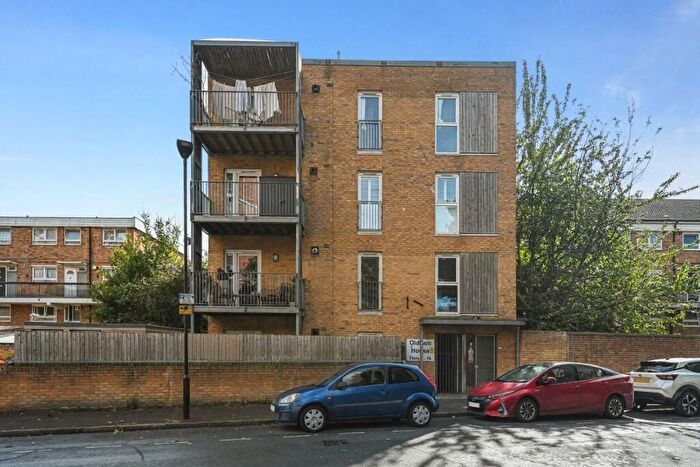 2 Bedroom Apartment For Sale In Grantham Road, London, E12
