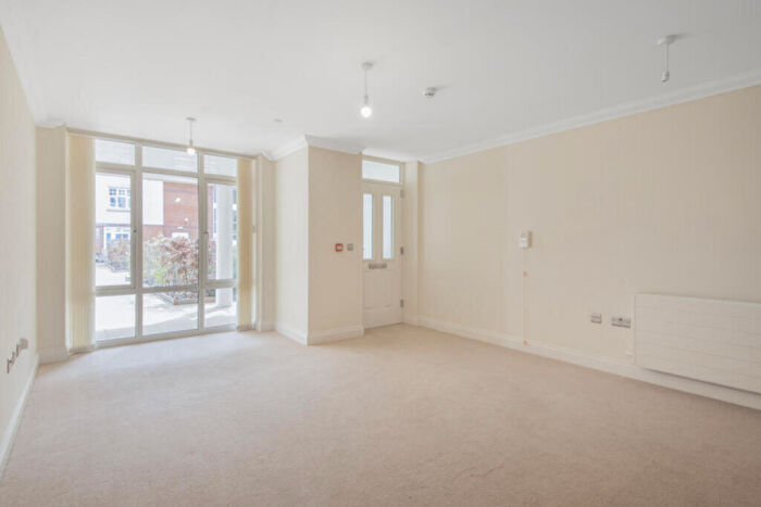 1 Bedroom Flat For Sale In Rowhill Road, Swanley, BR8