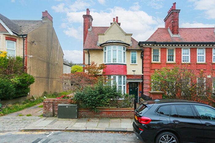 3 Bedroom Semi-detached House For Sale In St Andrews Road, Portslade, BN41