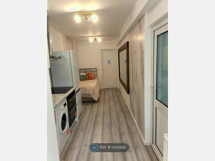 Studio To Rent In Bourne Road, Cambridge, CB4