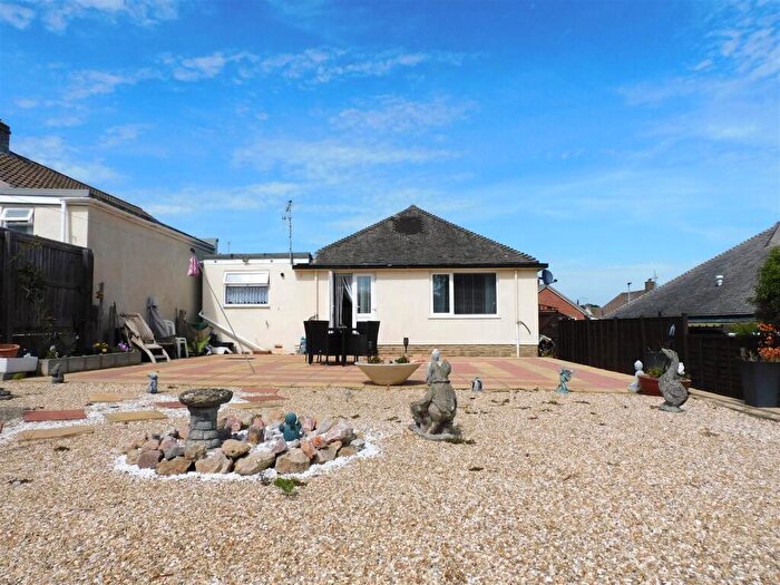 2 Bedroom Detached Bungalow For Sale In Wychall Park, Seaton, EX12