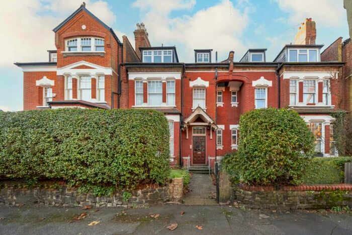 2 Bedroom Flat To Rent In Church Crescent, London, N10