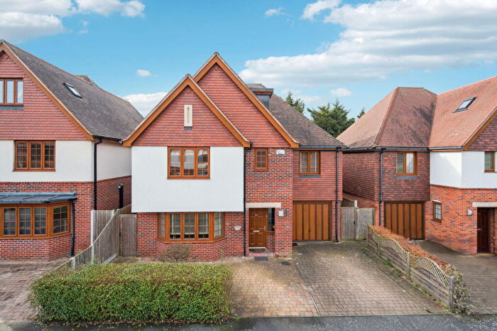 5 Bedroom Detached House For Sale In Bishop Ramsey Close, Ruislip, HA4