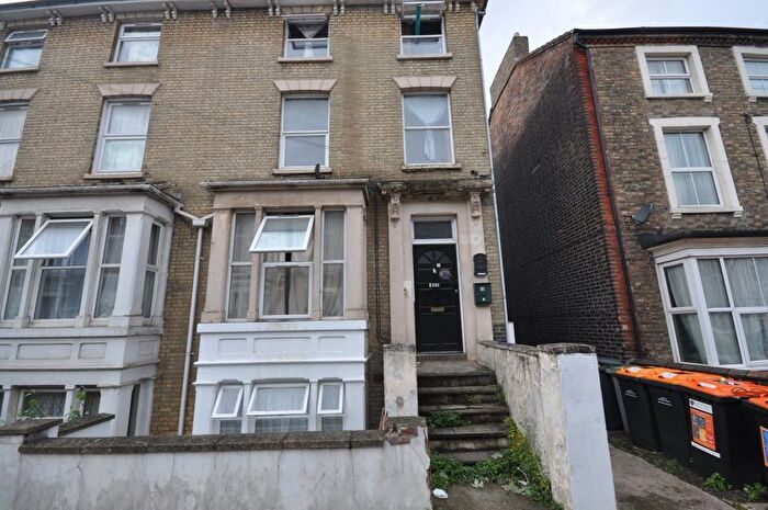 2 Bedroom Flat To Rent In Alexandra Road, Bedford, MK40