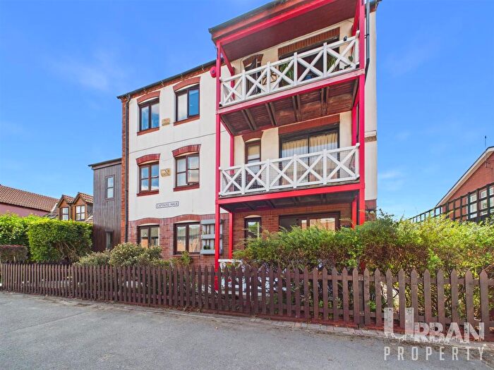 2 Bedroom Flat For Sale In Captains Walk, Hull, HU1