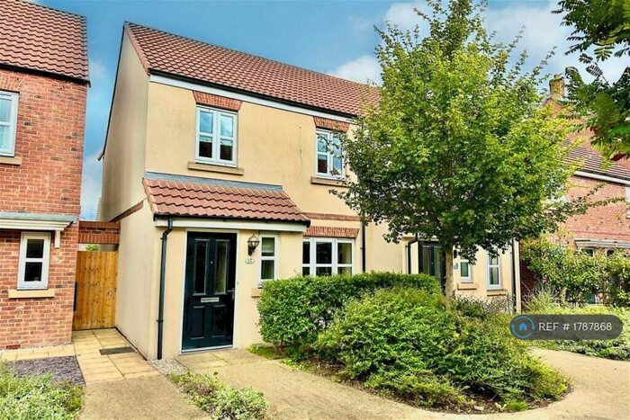 3 Bedroom Semi-Detached House To Rent In Northgate, Kingswood, Hull, HU7