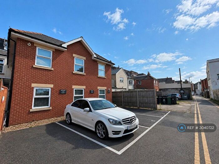 2 Bedroom Flat To Rent In Christchurch Road, BH7