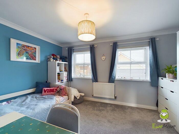 3 Bedroom Town House For Sale In Avington Way, Sherfield-On-Loddon, Hook, Hampshire, RG27