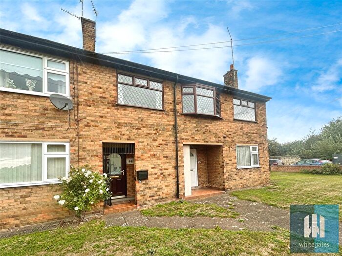 2 Bedroom Flat For Sale In The Island, Knottingley, West Yorkshire, WF11