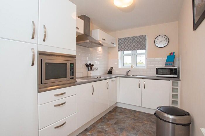 2 Bedroom Apartment To Rent In Apartment, Baker Street, HU2