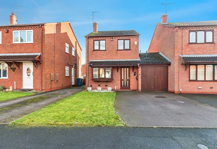 3 Bedroom Link Detached House For Sale In Wootton Drive, Stafford, ST16
