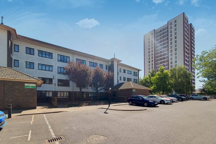 4 Bedroom Flat To Rent In Summerwood Road, Isleworth, TW7