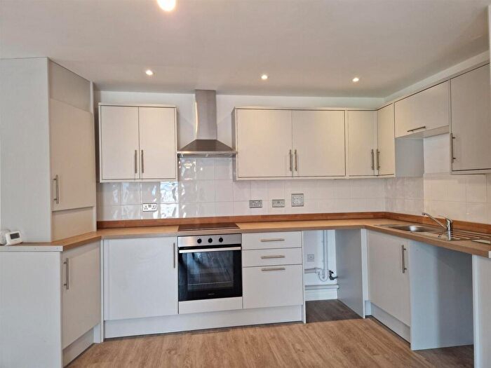 2 Bedroom Flat To Rent In Radnor Park Avenue, Folkestone, CT19