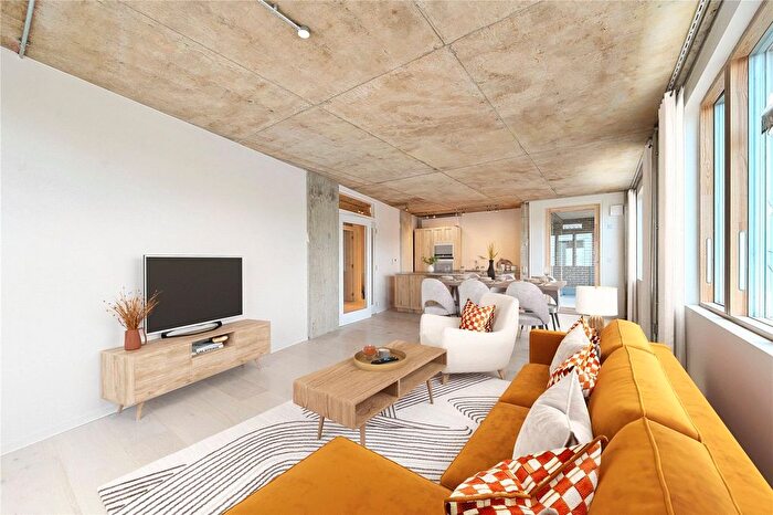 3 Bedroom Flat For Sale In London Lane, London, E8