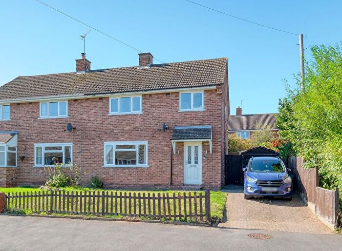 3 Bedroom Semi-Detached House For Sale In Sheldon Road, Redditch, B98