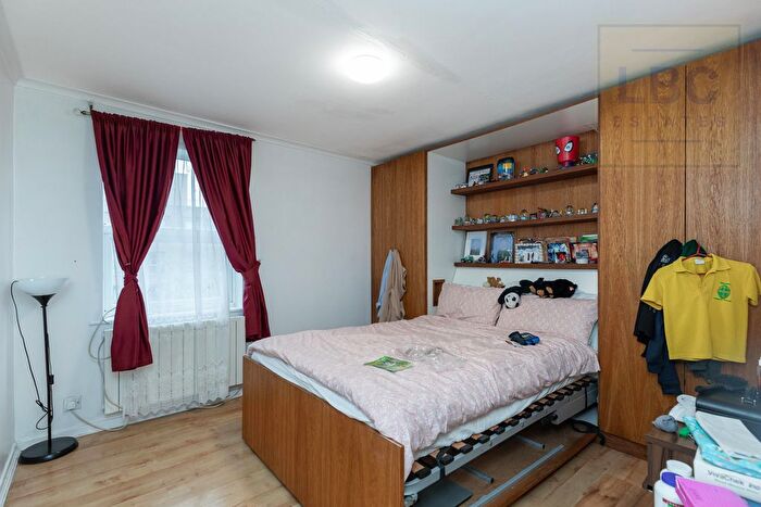 2 Bedroom Flat For Sale In Chelsea Close, London, NW10